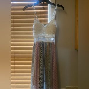 Small vine and valley dress in great condition